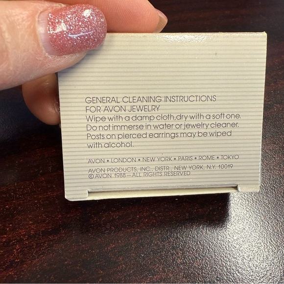 Avon mosaic  Goldtone, Blue and Black clip Earrings NIB vintage 1988 - Picture 4 of 6